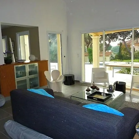 Contemporaine à Sainte-maxime, Piscine, Proche Plage, 8 Pers., 4 étoiles - Fr-1-768-36