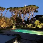 Villa Contemporaine à Sainte-maxime, Piscine, Proche Plage, 8 Pers., 4 étoiles - Fr-1-768-36